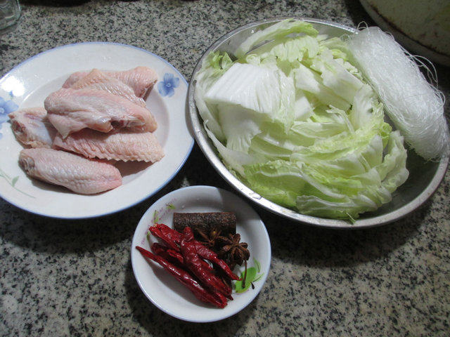 中翅白菜煮粉丝步骤1