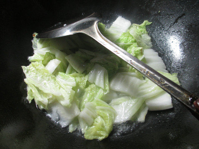 莴笋炒白菜步骤5