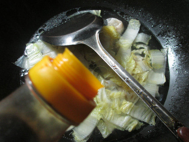 白菜煮鲜虾小馄饨步骤6