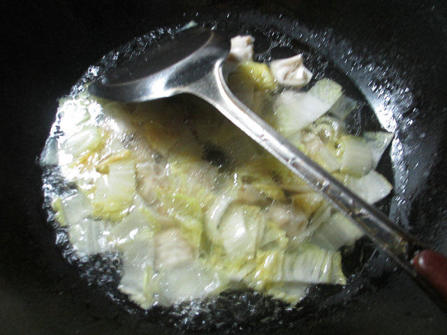白菜煮鲜虾小馄饨步骤5