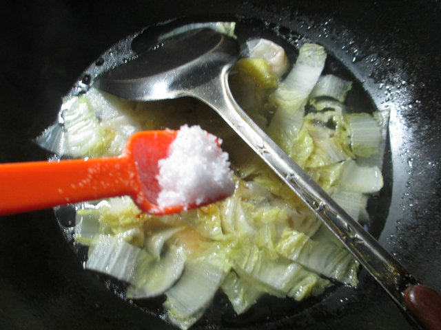 白菜煮鲜虾小馄饨步骤7