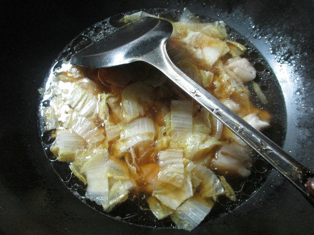白菜煮鲜虾小馄饨步骤8