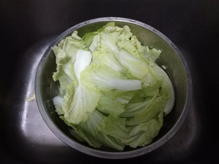 白菜炖丸子步骤2