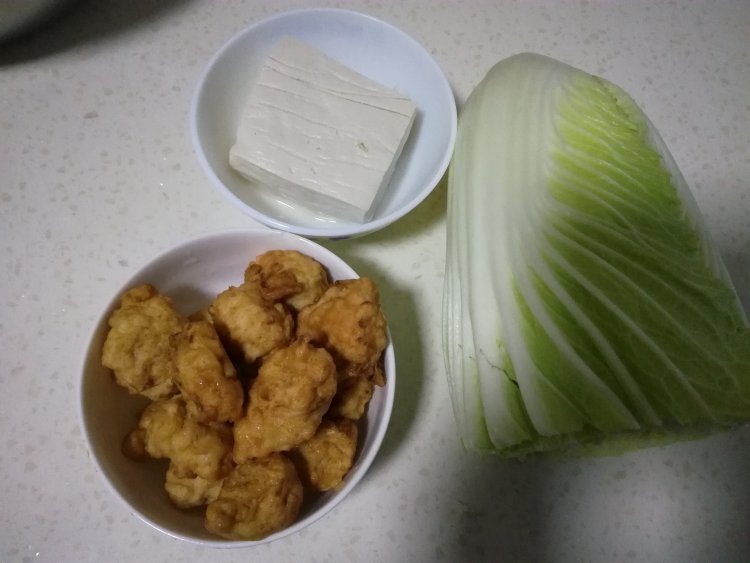 白菜炖丸子步骤1