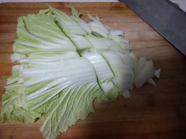 白菜炖丸子步骤3
