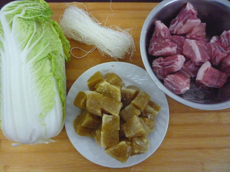 砂锅白菜冻豆腐步骤1