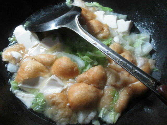 白菜油面筋煮豆腐步骤6