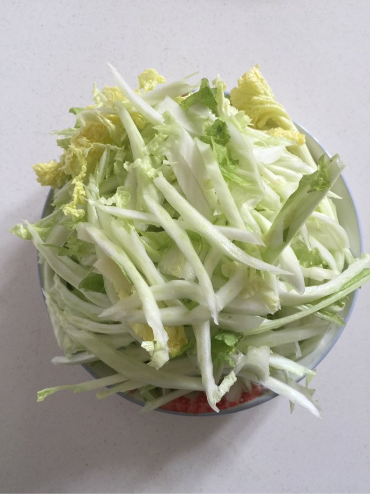 白菜丝炒肉片步骤2