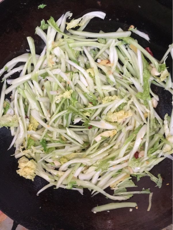 白菜丝炒肉片步骤6
