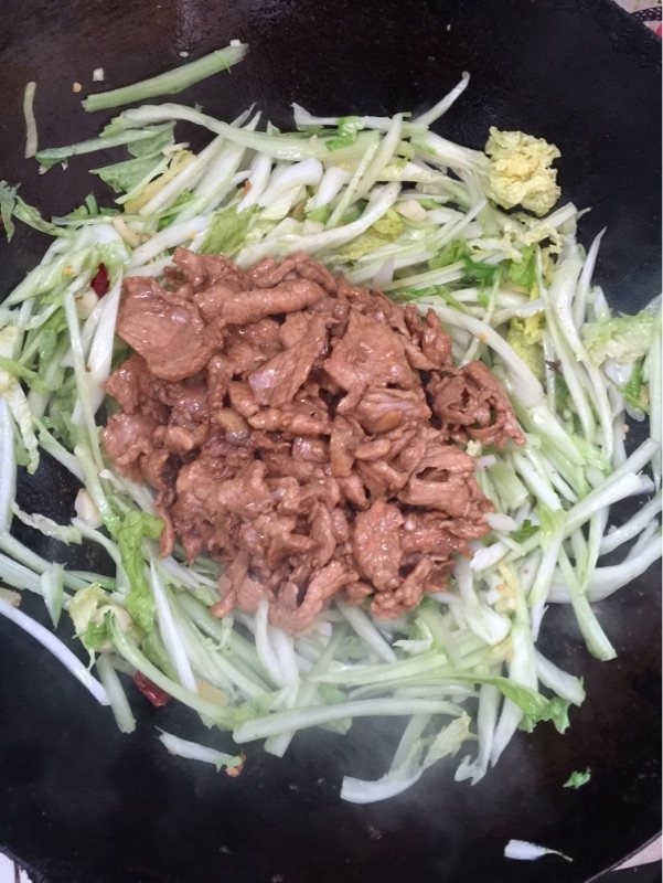 白菜丝炒肉片步骤7