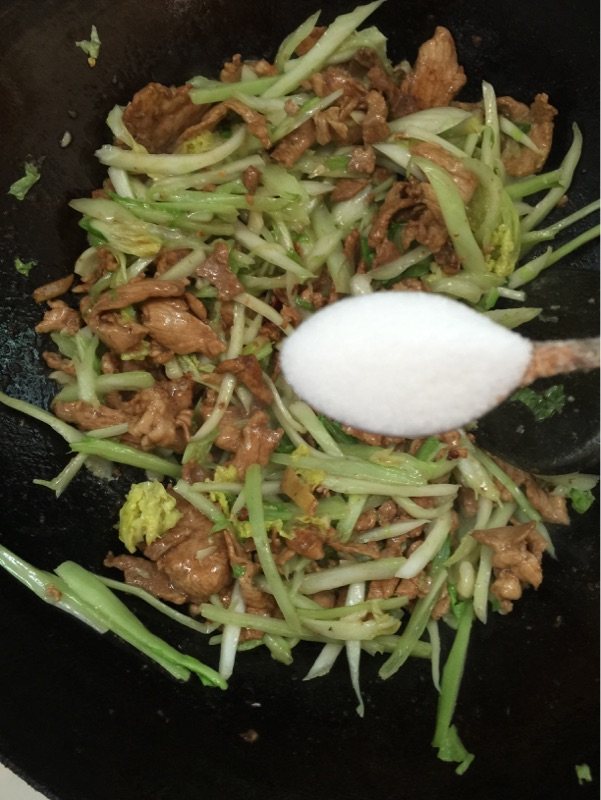 白菜丝炒肉片步骤8