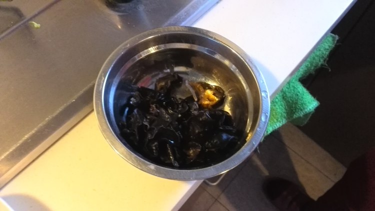 清炒白菜木耳胡萝卜步骤3