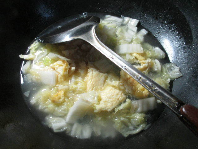 鸡蛋白菜煮粉丝步骤7