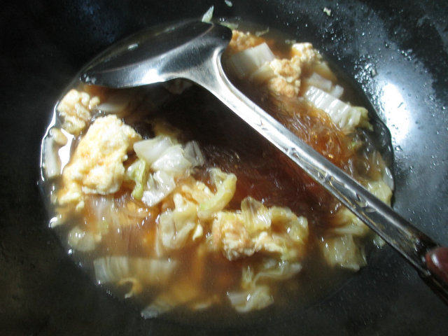 鸡蛋白菜煮粉丝步骤10