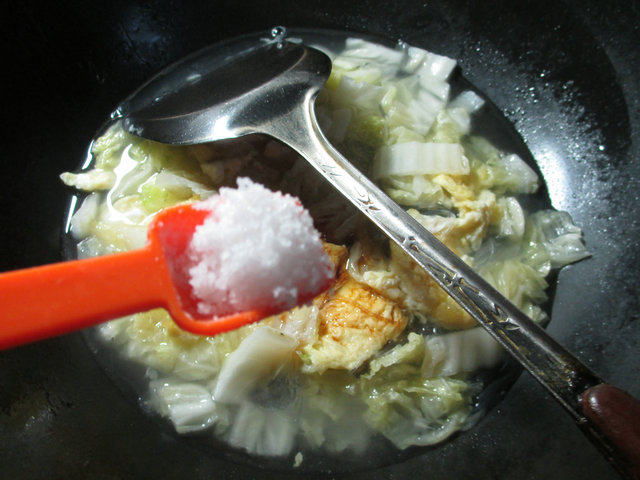 鸡蛋白菜煮粉丝步骤9