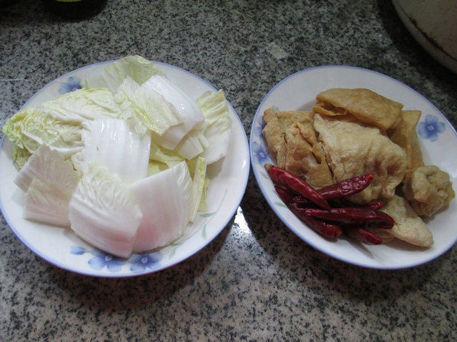 白菜煮豆腐干步骤1