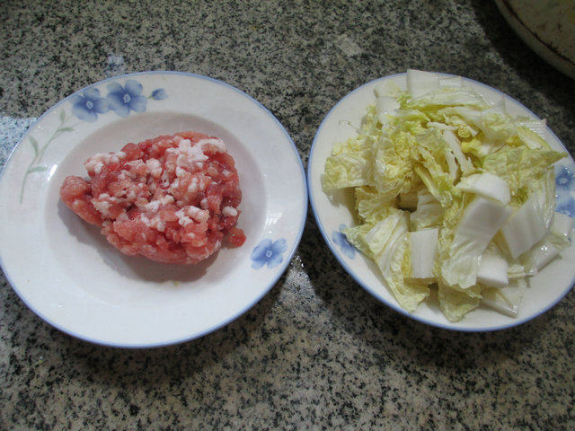 肉丸白菜汤步骤1
