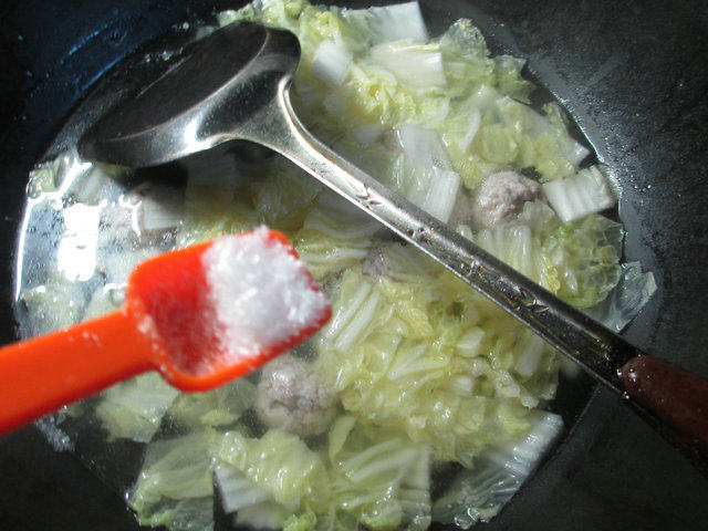 肉丸白菜汤步骤10