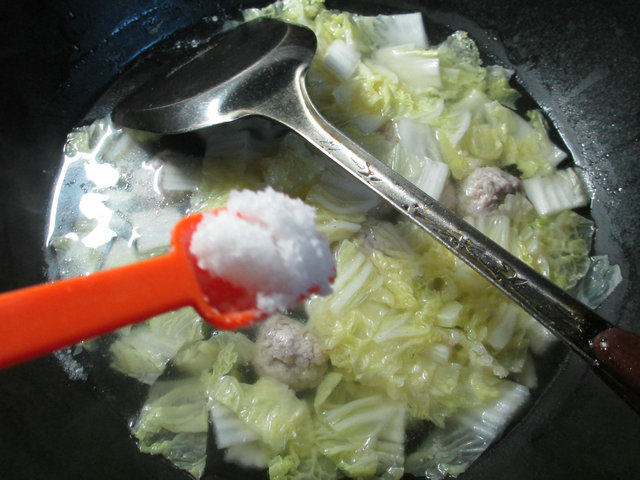 肉丸白菜汤步骤9