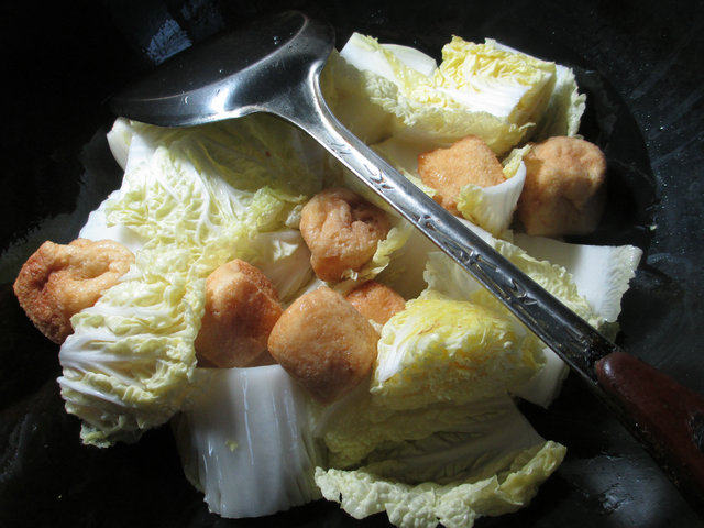 油豆腐烧白菜步骤3
