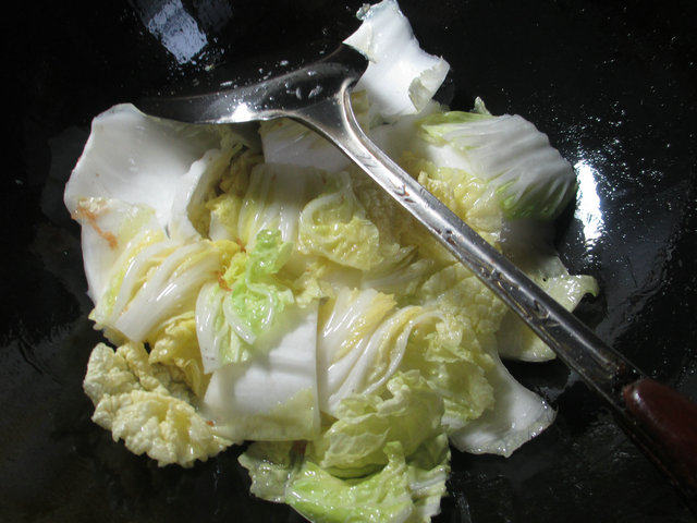 白菜烧虎皮鸡蛋步骤3