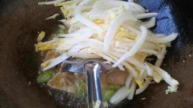 白菜炒饼步骤7