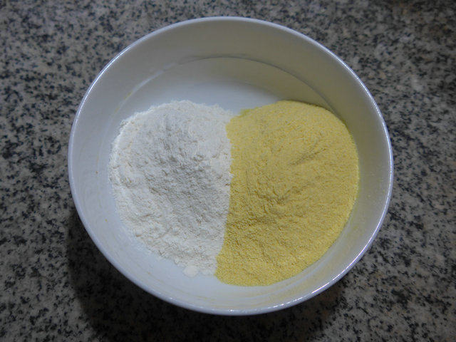 香菇白菜玉米面疙瘩步骤3