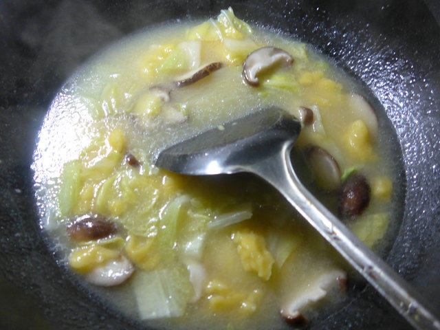 香菇白菜玉米面疙瘩步骤9