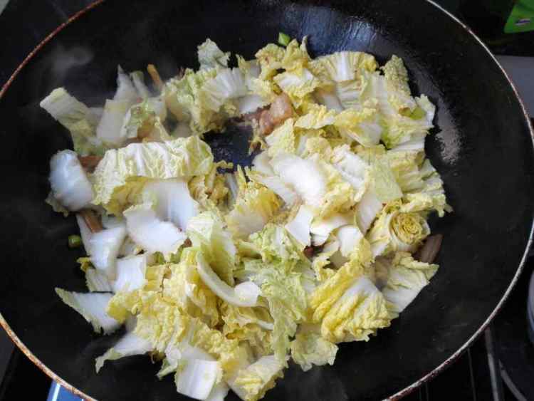 白菜炒黑木耳步骤4