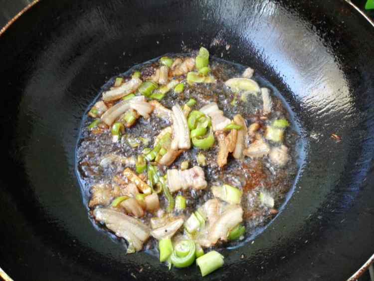 白菜炒黑木耳步骤3