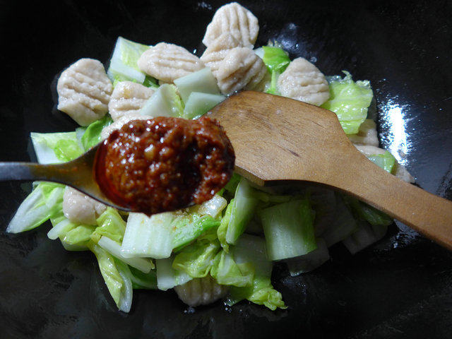 白菜炒燕麦疙瘩片步骤11