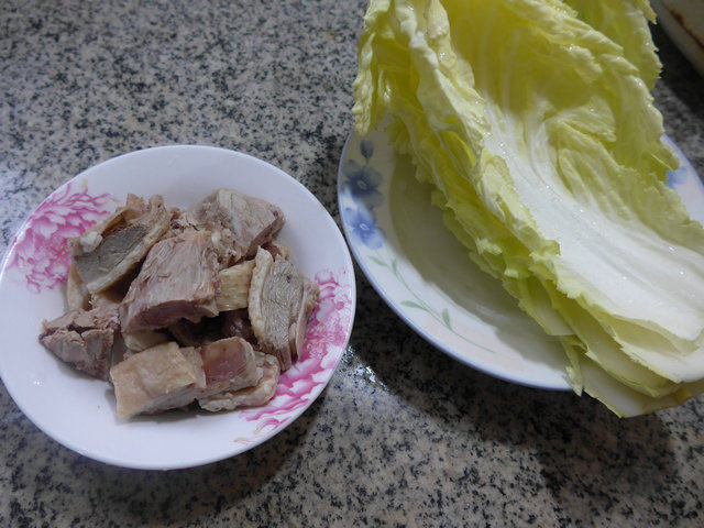 鹅肉炒白菜步骤1