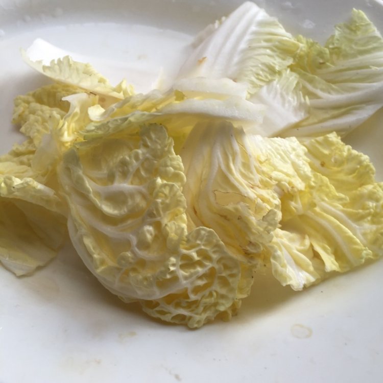碱水粑炒白菜肉丝步骤4