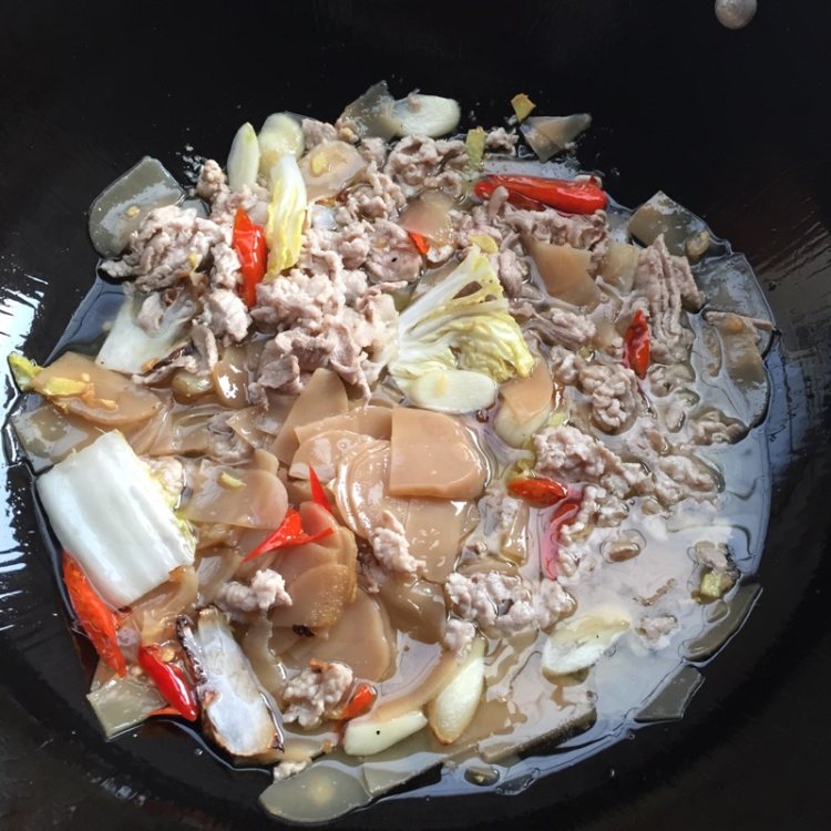 碱水粑炒白菜肉丝步骤8