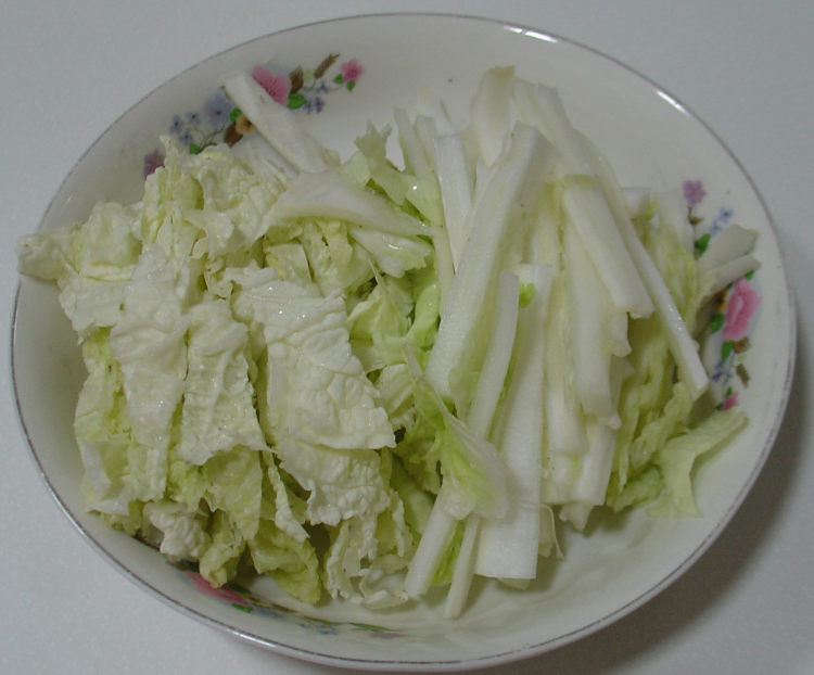 三文鱼烧白菜粉条步骤4