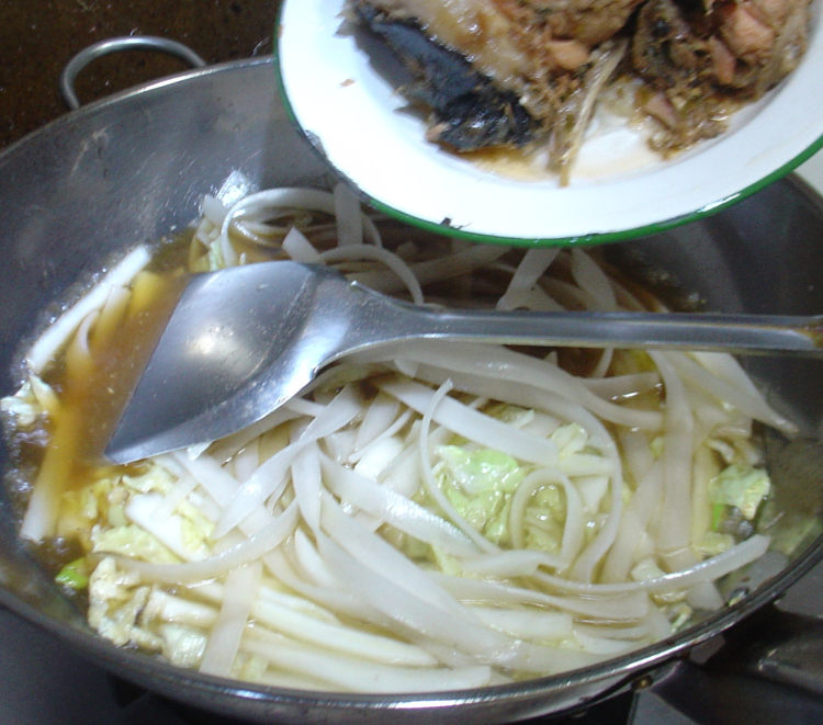 三文鱼烧白菜粉条步骤12