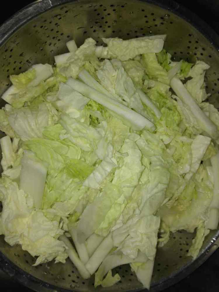 白菜炖干豆腐丝步骤2