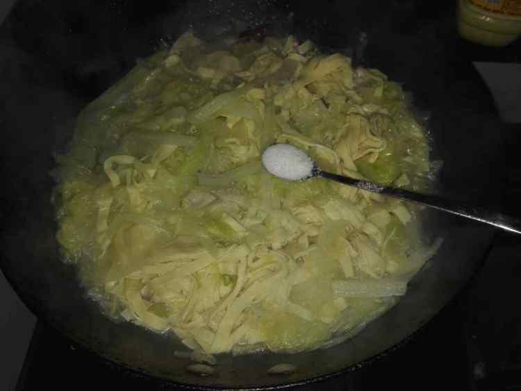 白菜炖干豆腐丝步骤10