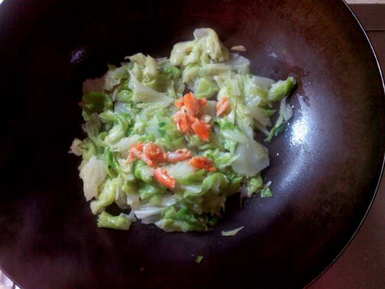 白菜炒虾黄步骤5