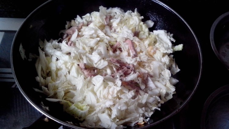 酸白菜猪肉炖粉丝步骤4