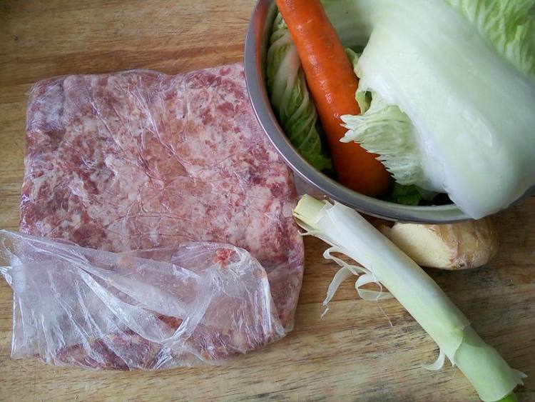 白菜肉馅蒸饺步骤1