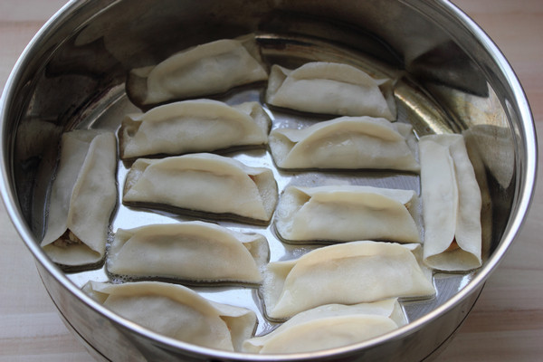 菜肉锅贴步骤11