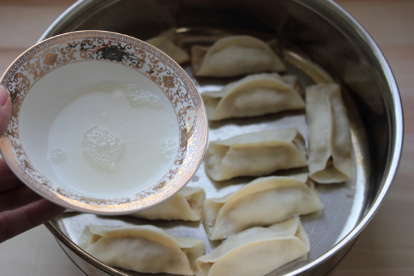 菜肉锅贴步骤12
