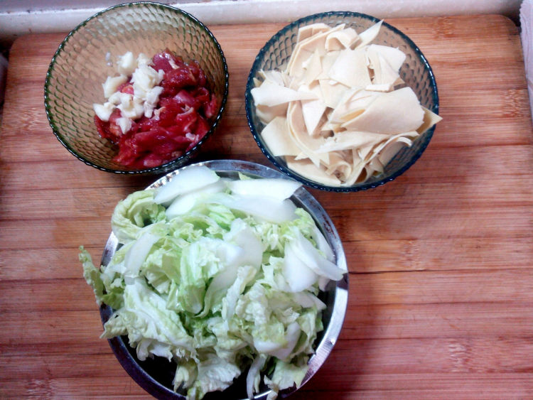 白菜炒干豆腐步骤1