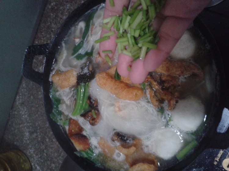 鱼丸油菜煮面汤步骤5