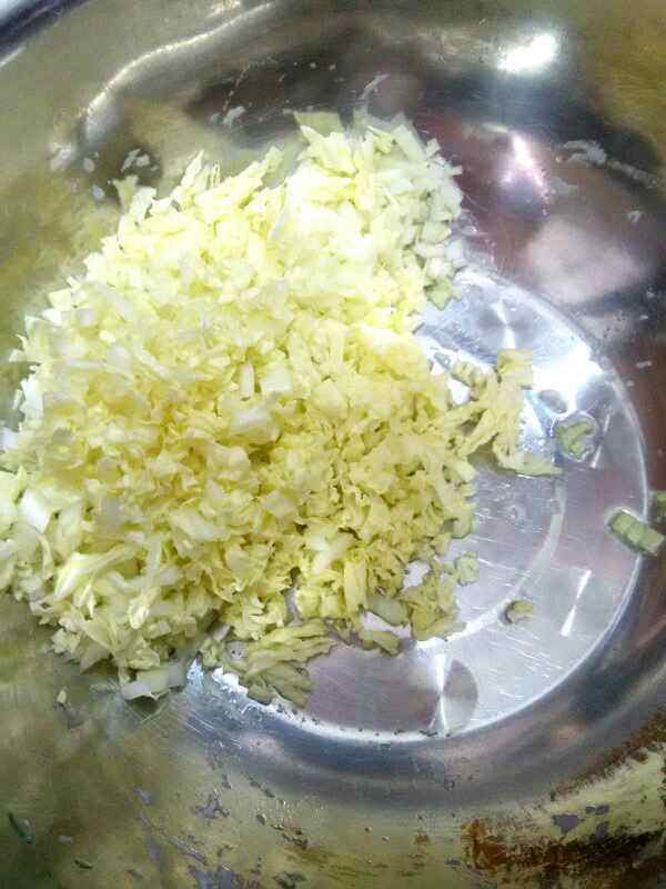鸡蛋白菜素食饺步骤2