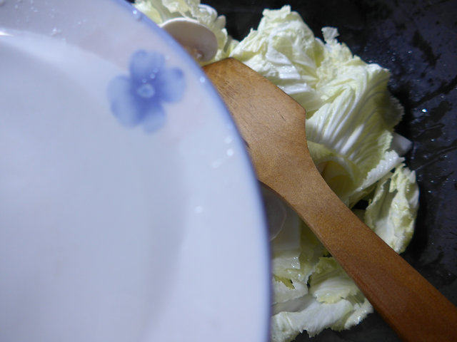 蘑菇炒白菜步骤4