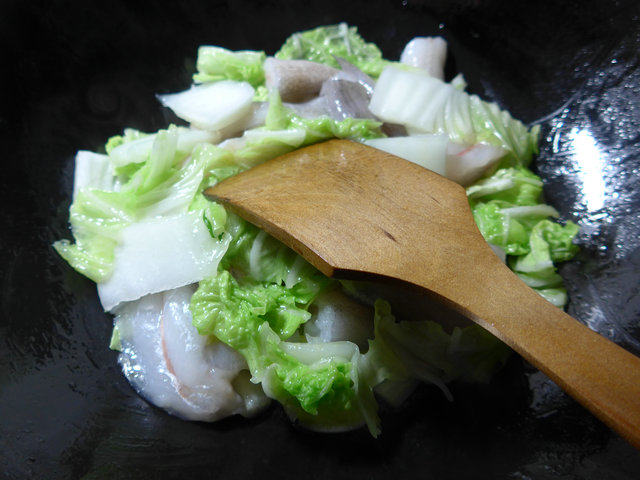 白菜煮虾潺步骤4