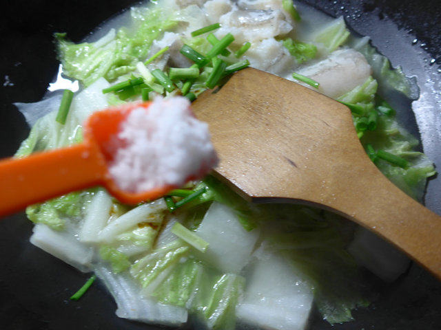 白菜煮虾潺步骤7