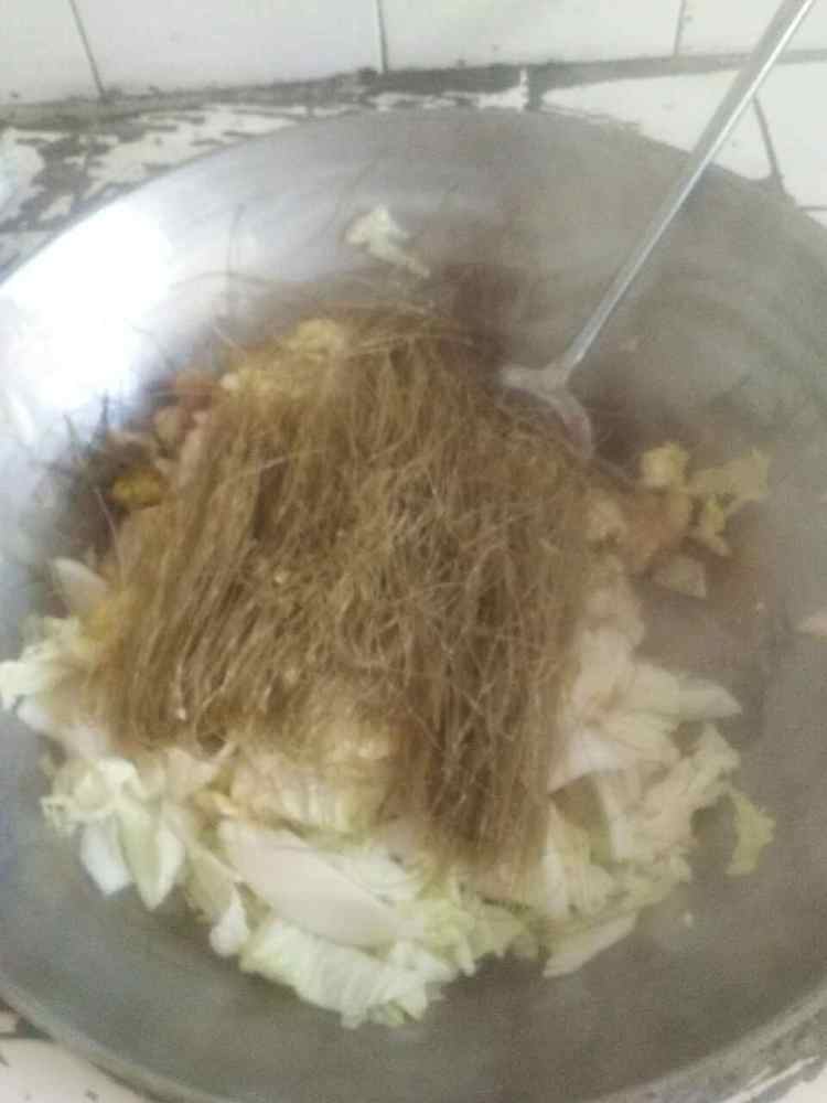 莲藕丸子猪肉白菜炖粉步骤6